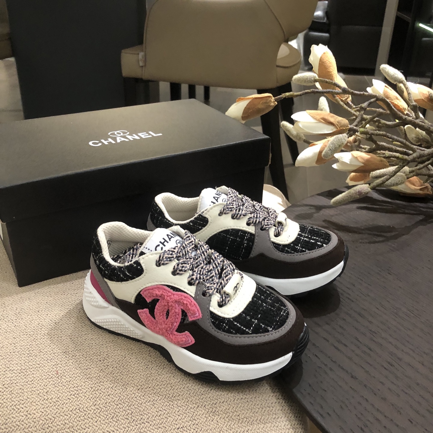 Children's shoes child